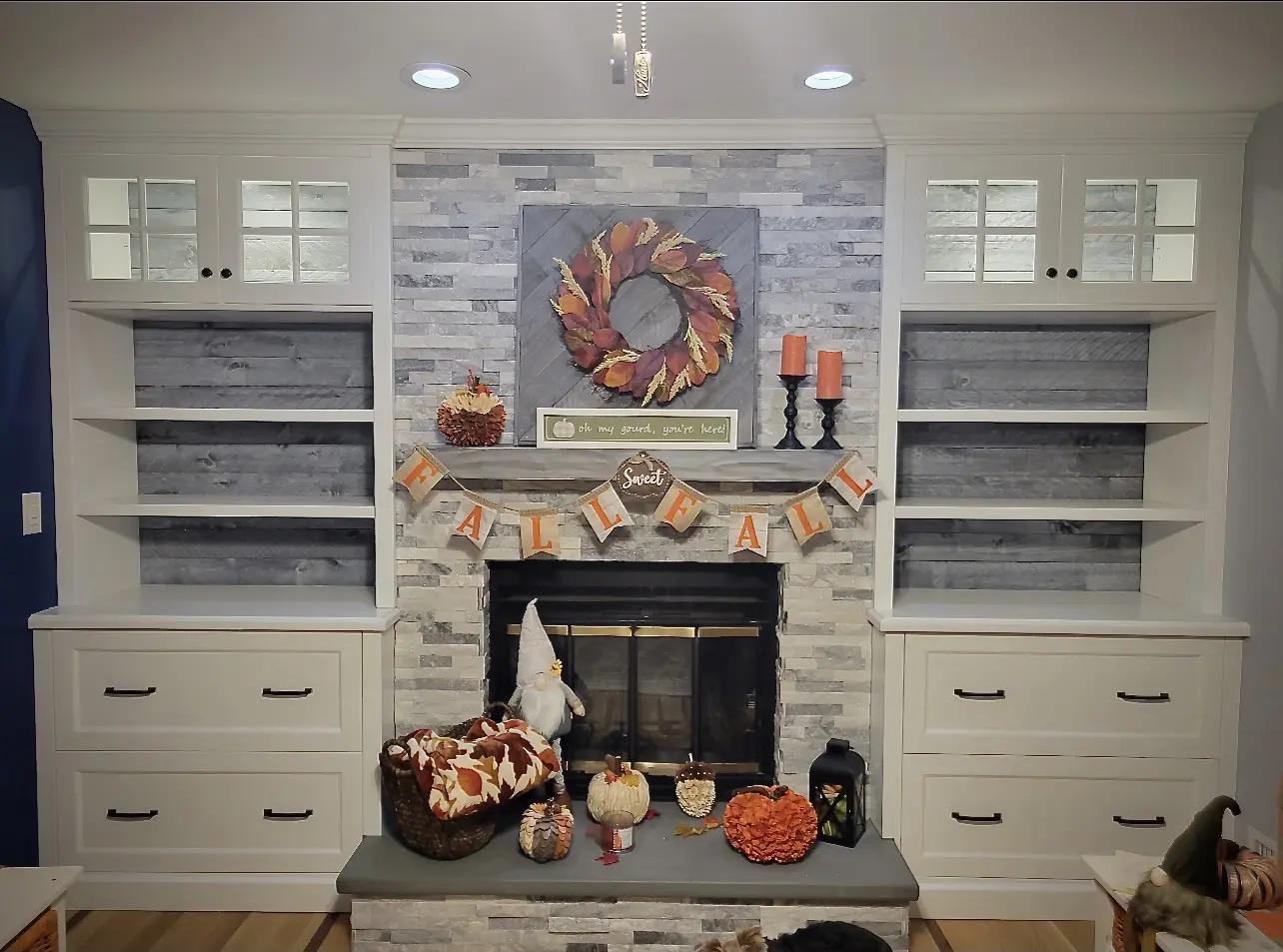 A Chimney With Fall Theme Decoration with all white interiors